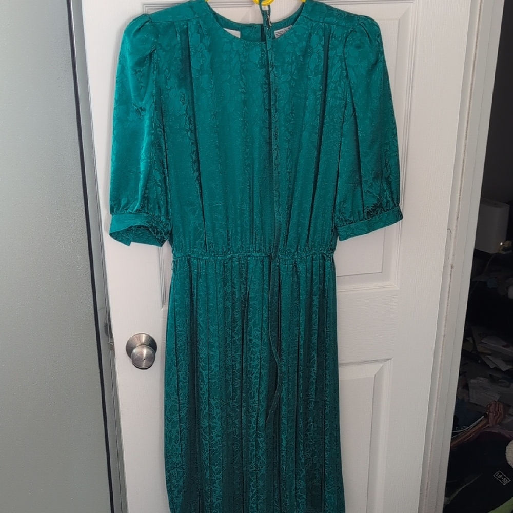Elegant Green Dress W/ Shoulder Pads By B. G. B. LTD